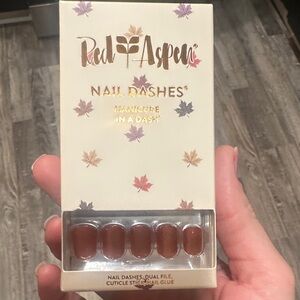 Red Aspen Nail Dashes
